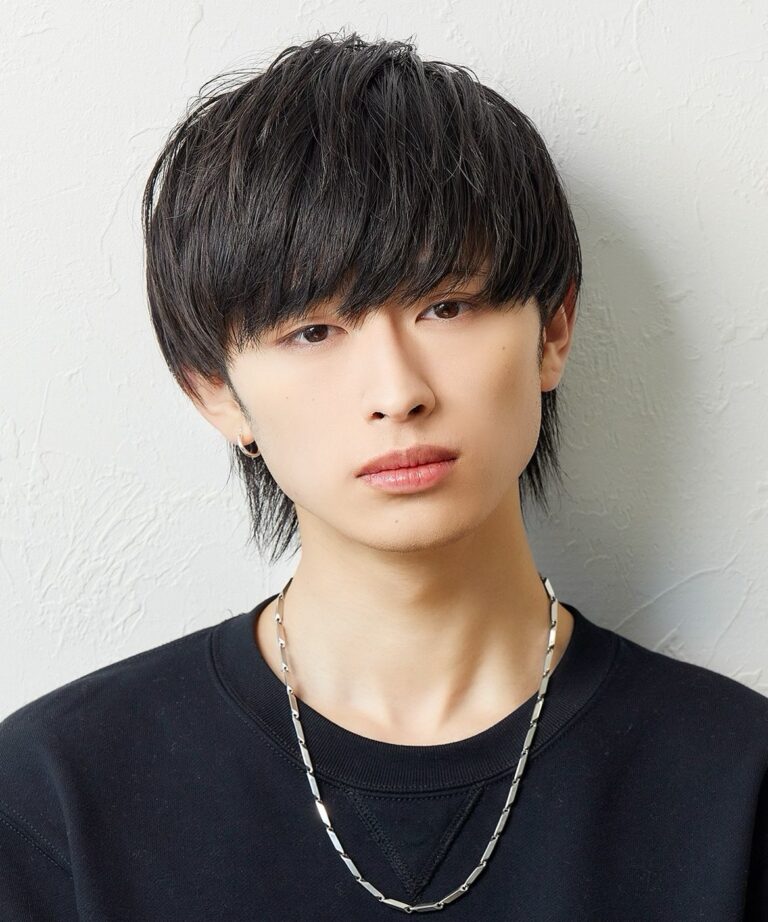 マッシュ×ウルフにナチュラル感をプラスして大人っぽさをアップ